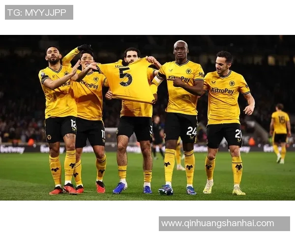 狼队新赛季开门红！兰德尔首秀轰三双诠释团队篮球